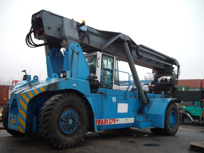 reach stacker container stacker CVS Ferrari F379.5 pic1 (1).JPG